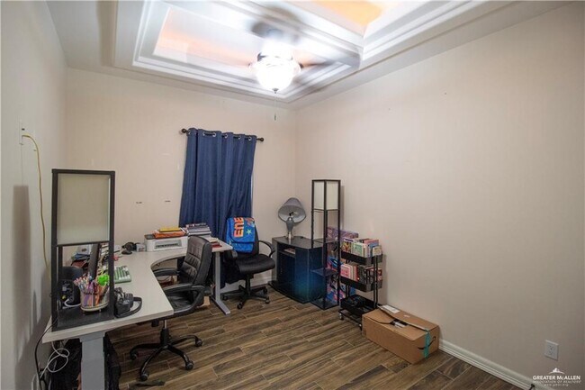 Building Photo - 16 E Imperial Oaks Dr