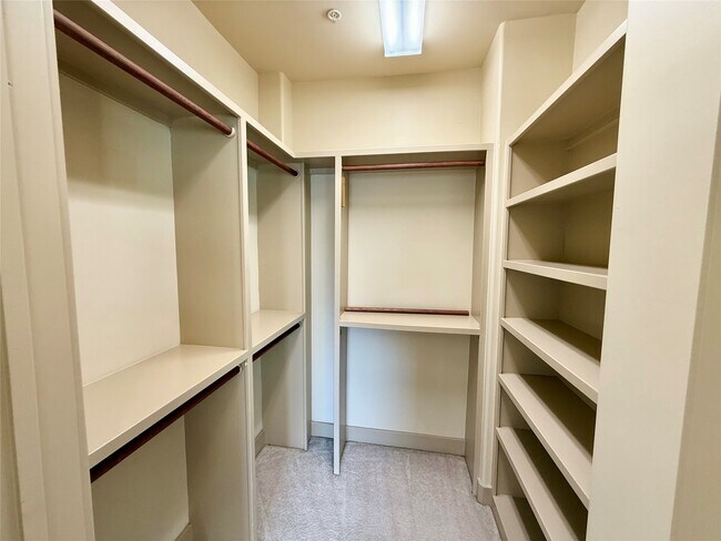 Building Photo - 953 Yale St