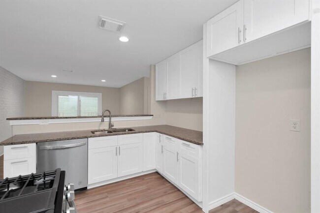 Building Photo - 1422 Hunters Park Dr