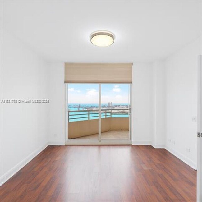 Building Photo - 888 Brickell Key Dr