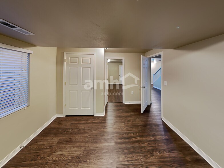 Building Photo - 6254 W Sarah Cir