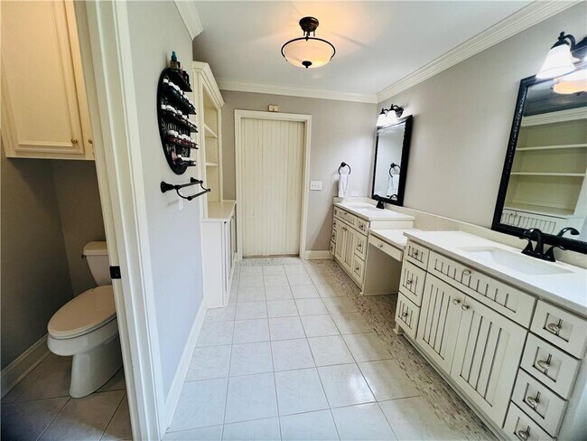 Building Photo - 205 Kinderhill Ct