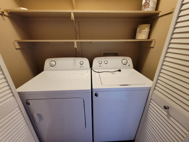 Building Photo - 517 Saddlewood Ln