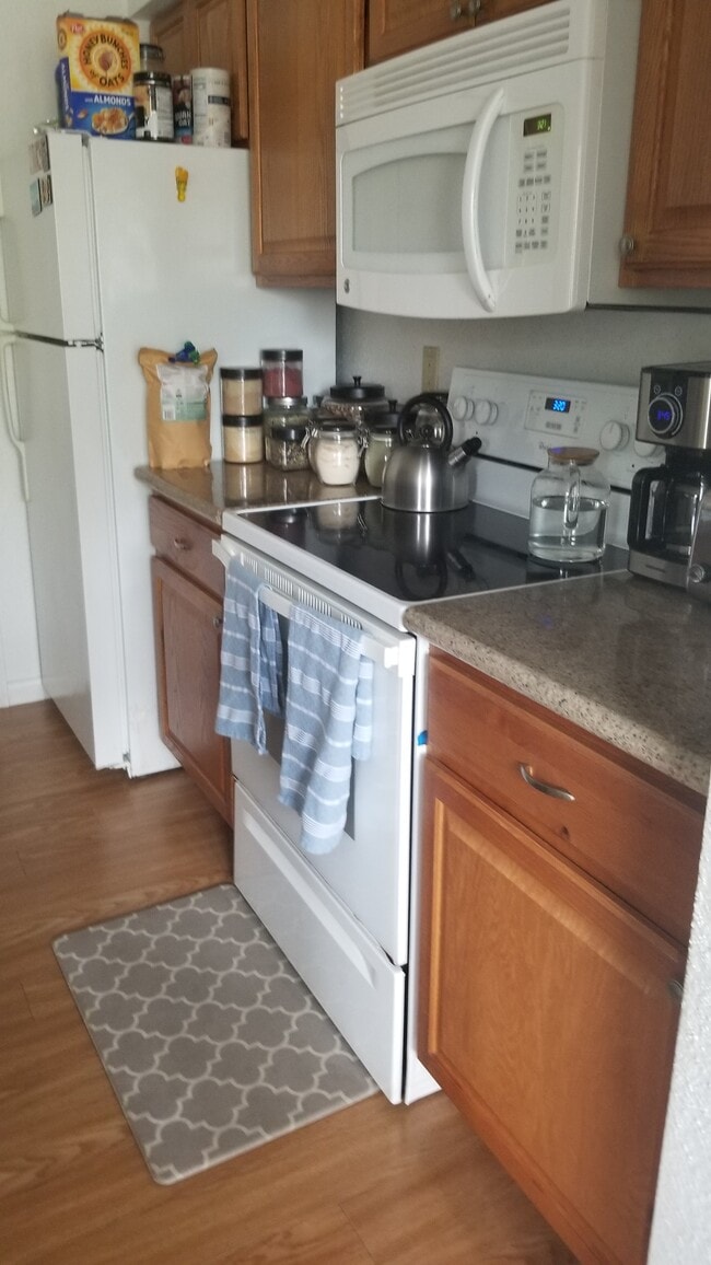 Building Photo - 977 Riverside Dr