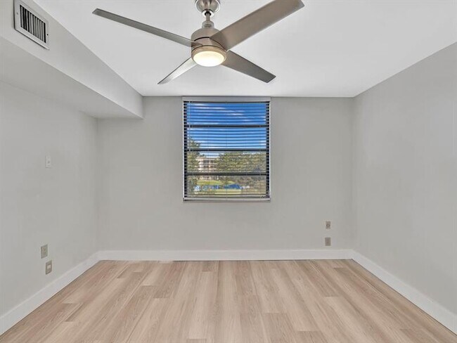 Building Photo - 1711 Whitehall Dr