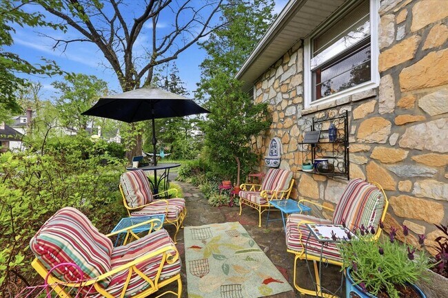 Building Photo - 201 Bowdoin Ave