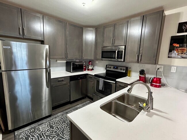 Building Photo - 1849 Green Bay Rd