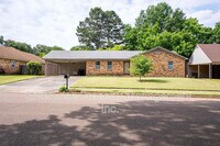 Building Photo - 5723 Bartlett Woods Dr