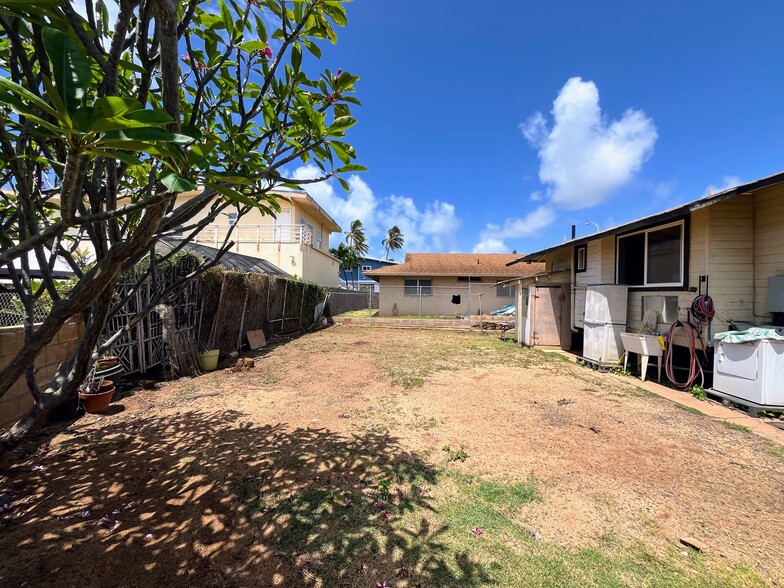with plumeria and fresh eggs - 91-525 Hapalua St