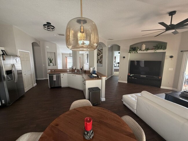 Building Photo - 3-Bedroom, 2-Bathroom Home in Waters Edge