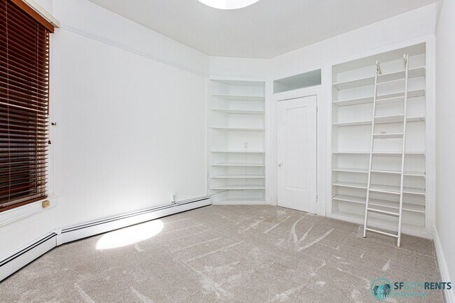 Building Photo - Mission District: Top Floor Flat Above Blondie's Bar w/ Formal Dining Room & W/D in unit