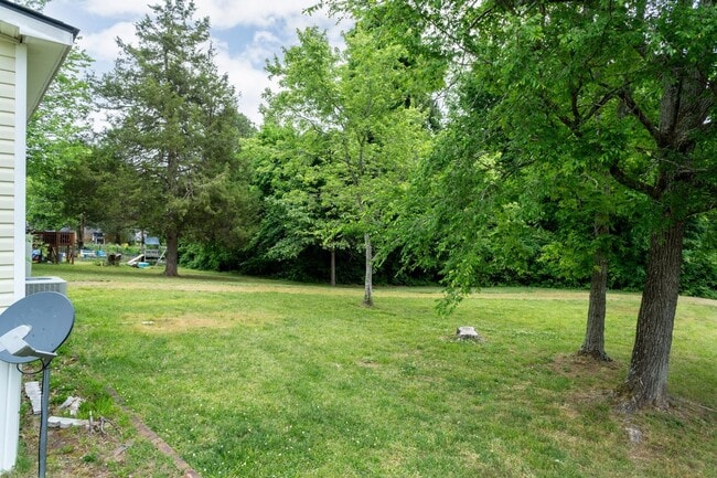Building Photo - Well Maintained Three Bedroom Home!