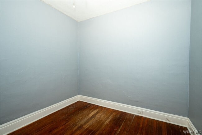 Building Photo - 11 Hoyt St