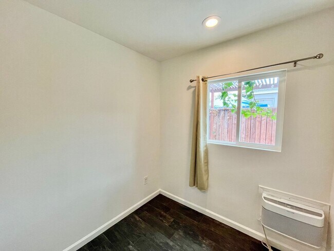 Building Photo - 1bd + Bonus Room Casita with Washer/Dryer ...