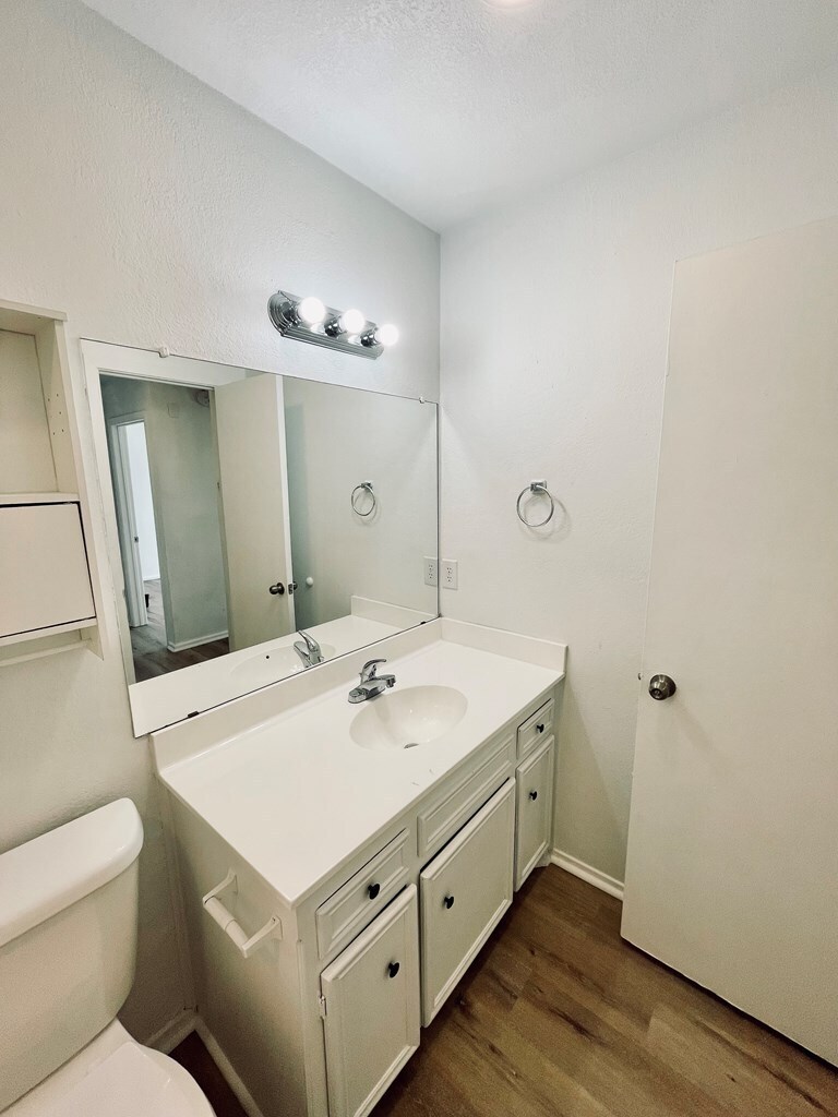 Building Photo - 1203 Redwood St