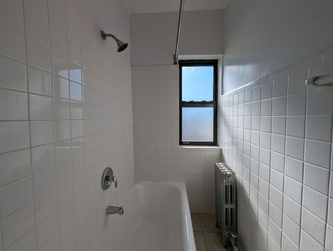 Building Photo - 5417 N Kenmore Ave