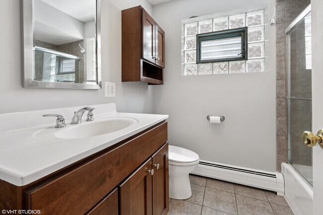 Building Photo - 4912 W Berteau Ave