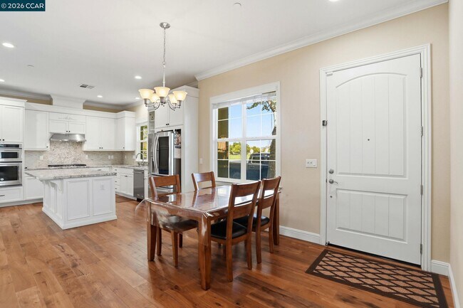 Building Photo - 5043 Ivy Leaf Springs Rd