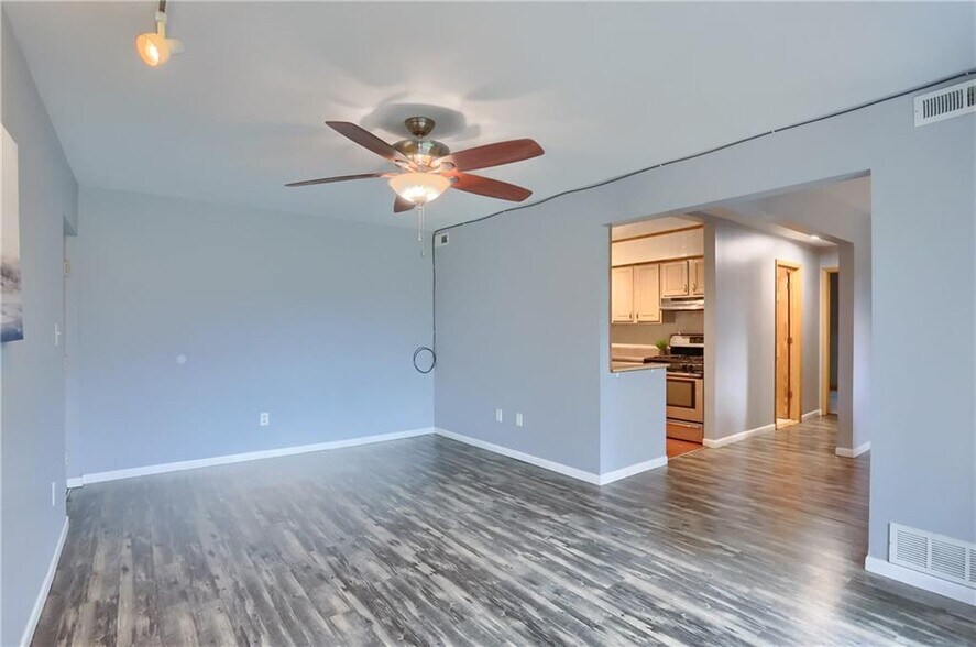 Building Photo - 1200 College Park Dr