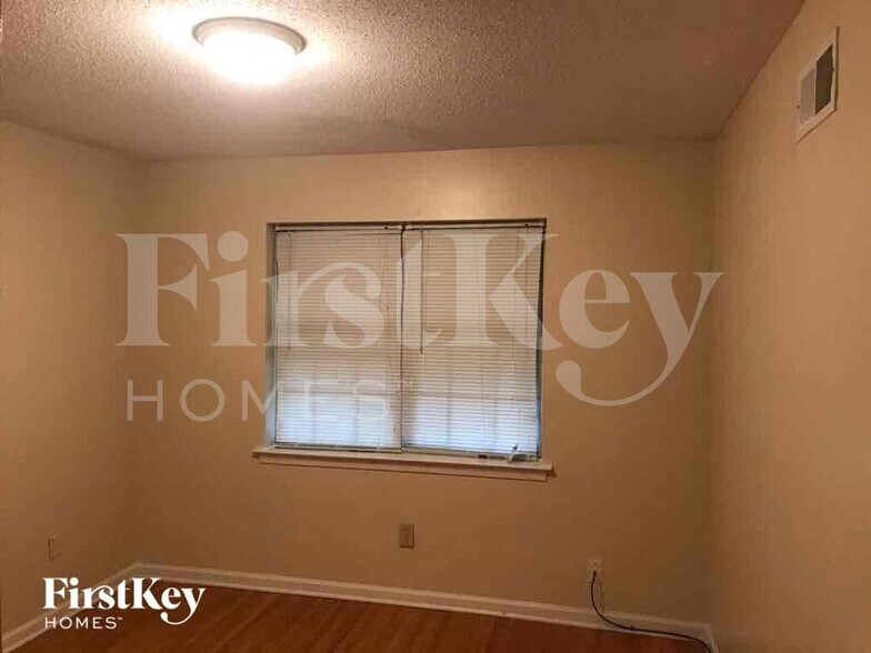 Building Photo - 5712 Fox Bend Ave