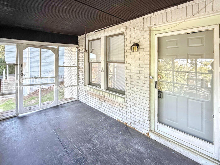 Building Photo - 1629 16th Ave S