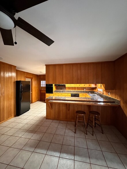 Building Photo - 538 Hillview Rd