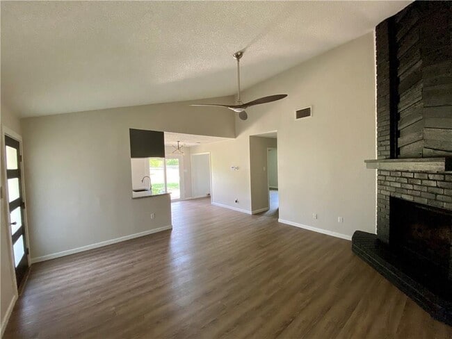 Building Photo - 1715 Shadowview Dr