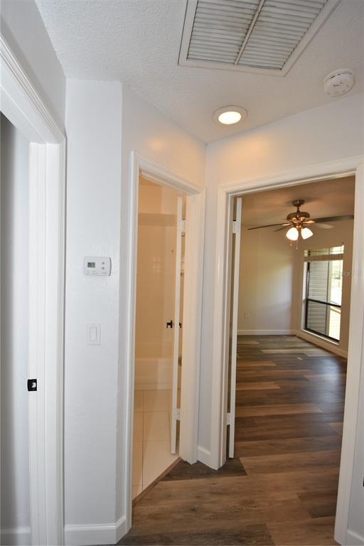 Building Photo - 4 Southbury Ct