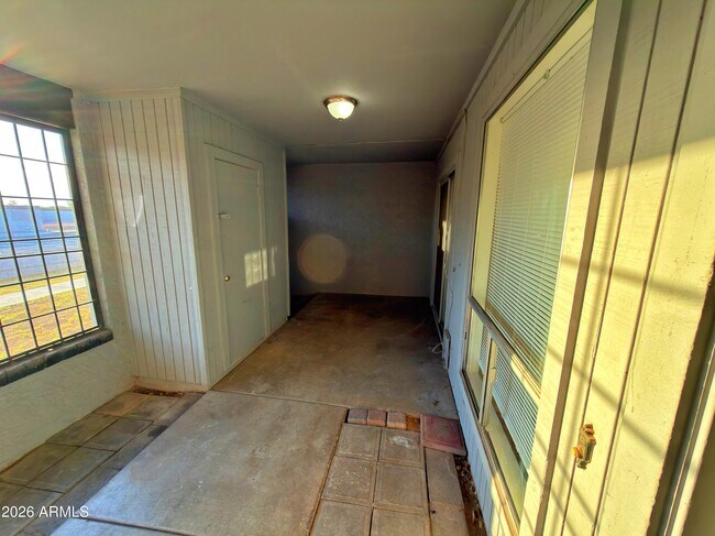 Building Photo - 9033 W Elm St