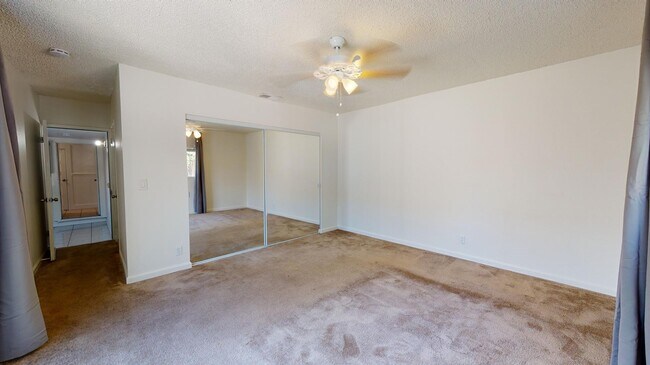 Building Photo - 3423 W 58th Plz