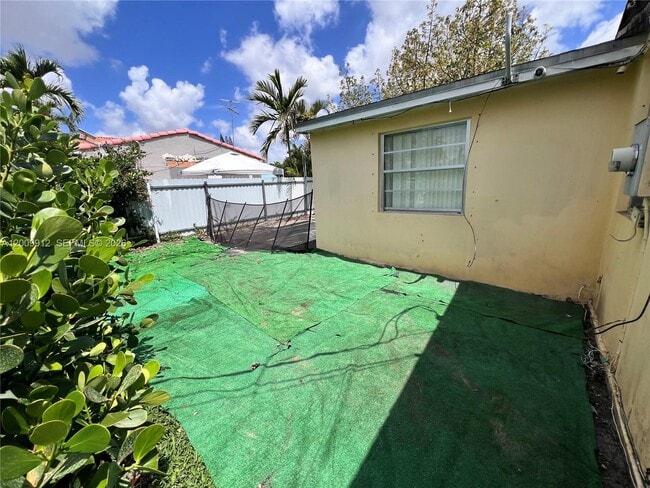 Building Photo - 1329 SW 75th Ave