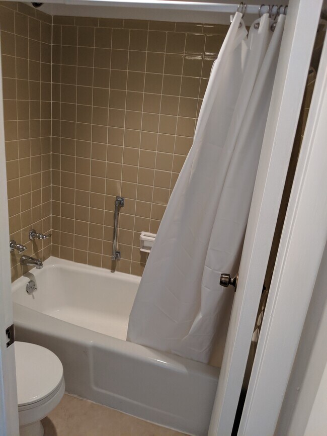 Building Photo - 200 Highland Ave