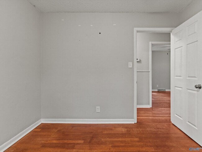 Building Photo - 3912 NW Neptune Dr