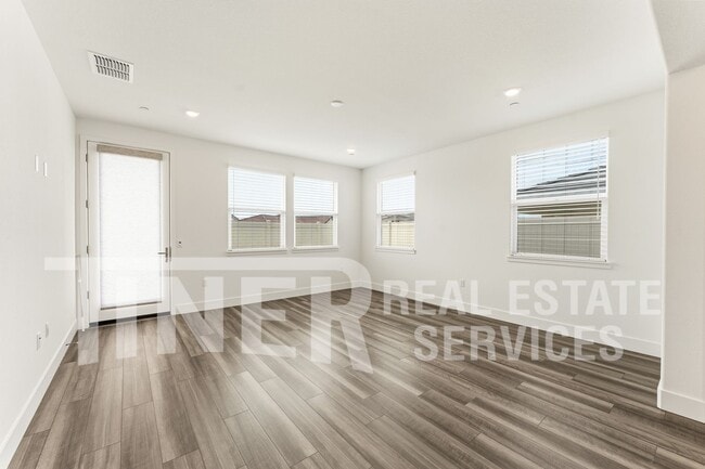 Building Photo - 2231 Oswego St