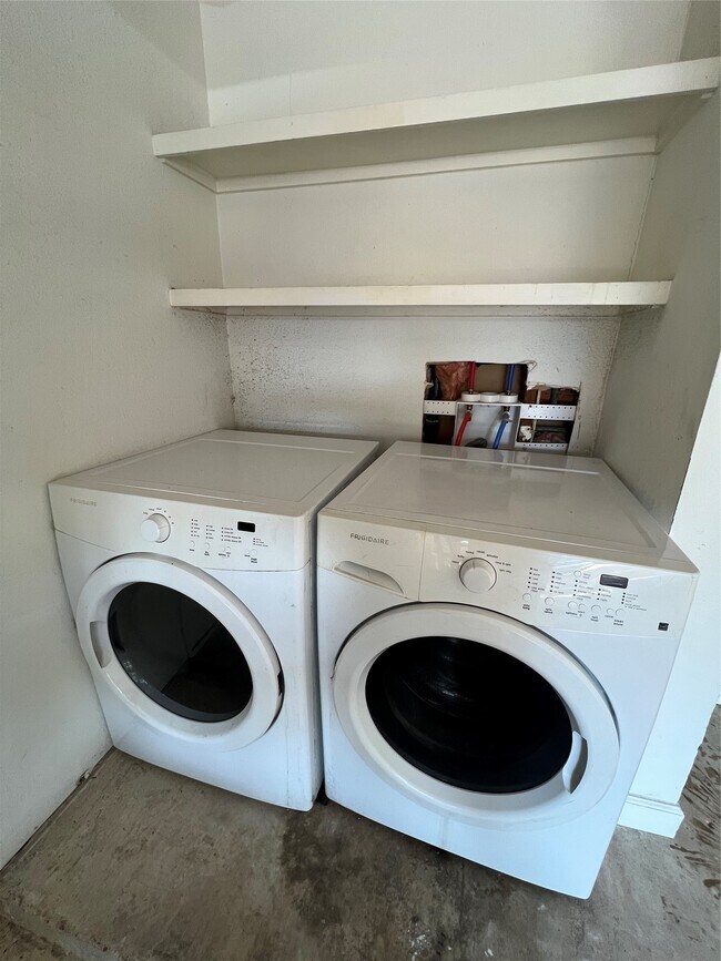 Building Photo - 6010 Hoover St