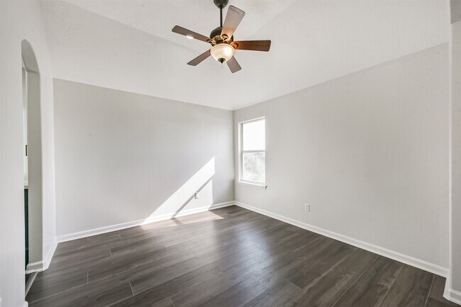 Building Photo - 2315 Bending Spring Dr