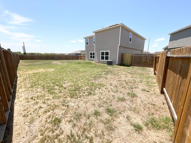 Building Photo - Lovely 2-story 4 bedroom/2.5 bath home in ...