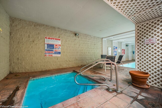 Building Photo - 11645 Montana Ave