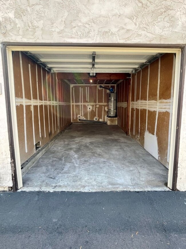 Building Photo - Fire Mountain Townhome with Garage!