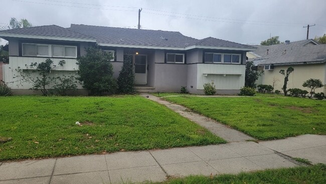 Primary Photo - 4-bedroom 3 bath house in Granada Hills