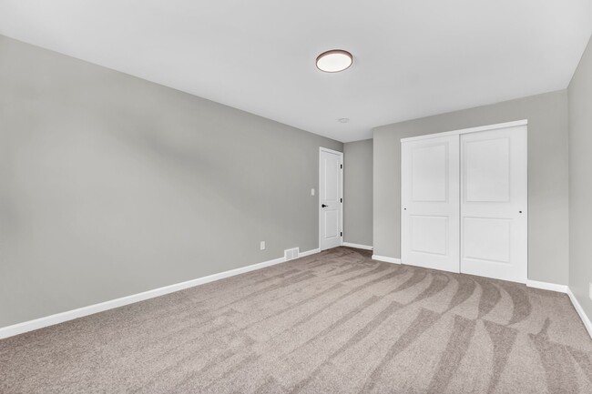 Building Photo - 52 Sebring Dr