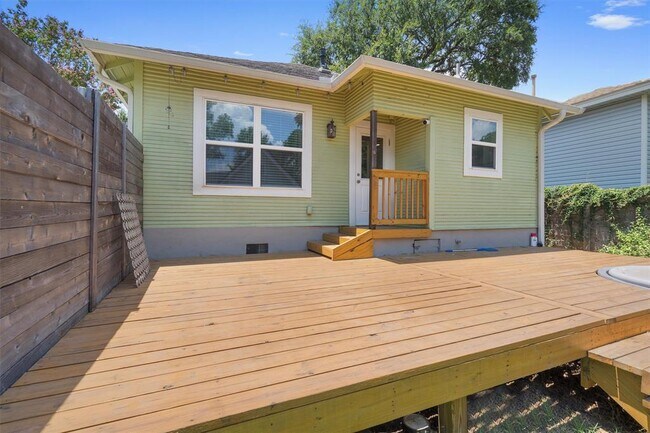 Building Photo - 1102 Woodland Ave