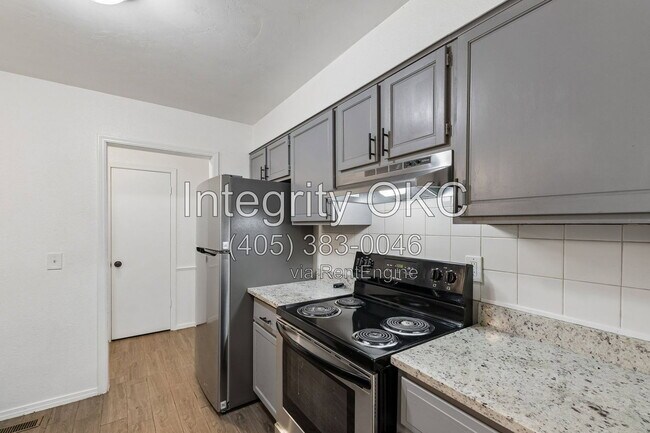 Building Photo - 8514 Candlewood Dr