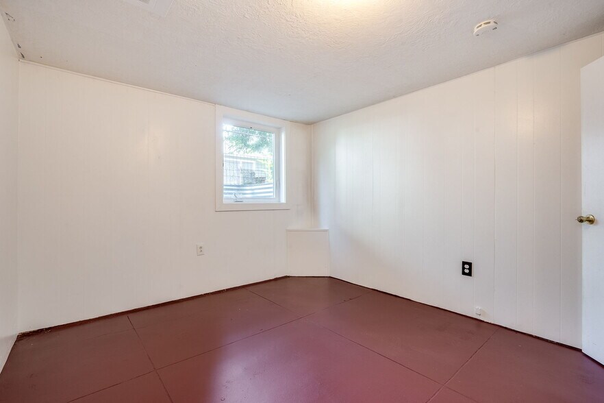 Building Photo - 2605 SE 23rd Ave