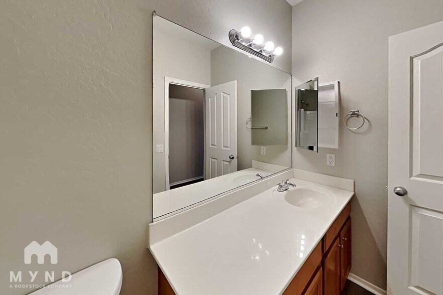 Building Photo - 15219 W Shaw Butte Dr