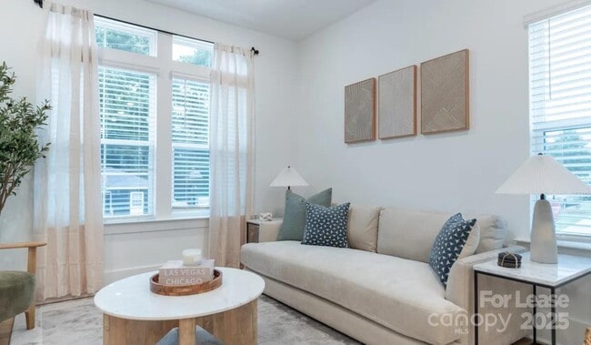 Building Photo - 2721 Rozzelles Ferry Rd