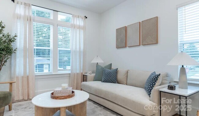 Building Photo - 2749 Rozzelles Ferry Rd