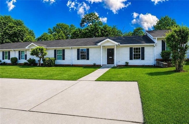 Building Photo - 592 Elle's Wy