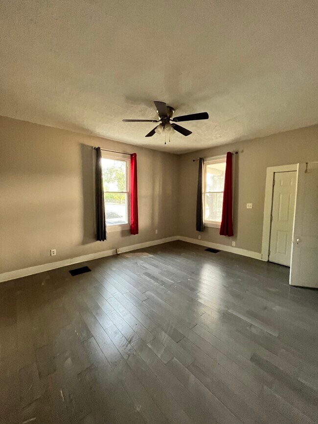 Building Photo - 2954 Central Pky