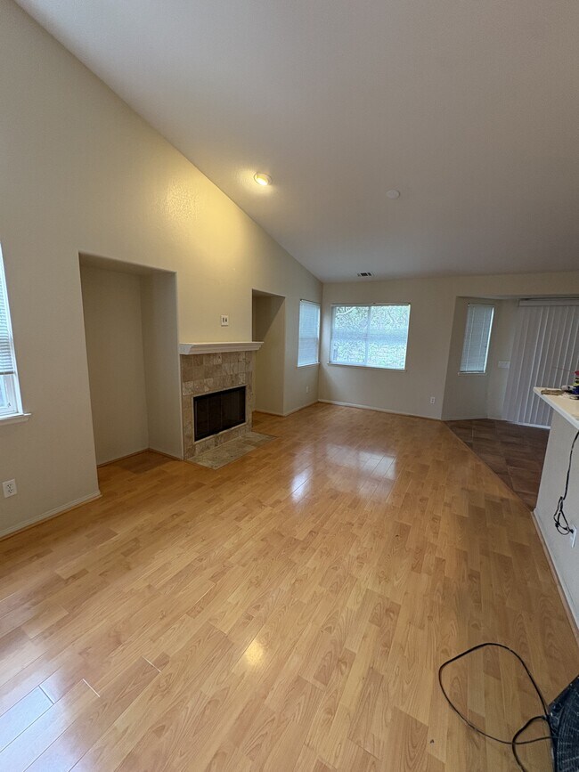 Building Photo - 155 Kalley Dr